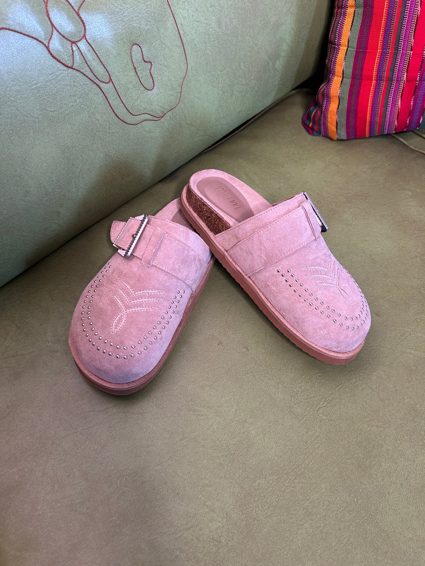 Shoe, The boot stitch slide